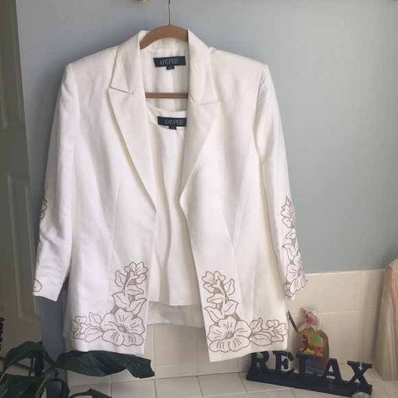 Kasper Jackets & Blazers - Gorgeous Kasper Top and Blazer Set